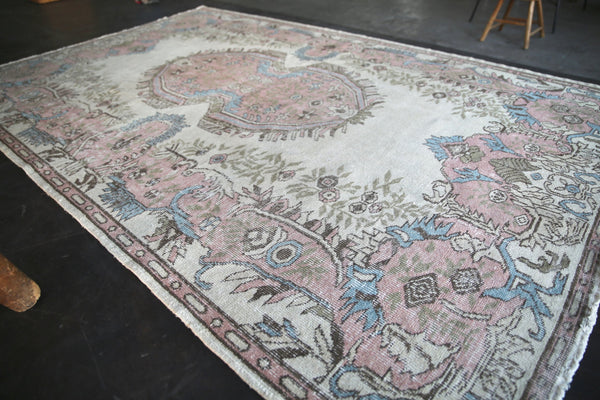 vintage-faded-isparta-rug