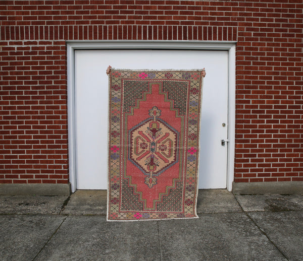 vintage-faded-anatolian-turkish-rug-5