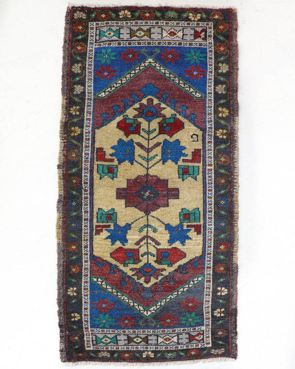 Vintage mini kilim rug in room decor setting, kilim, Turkish rug, vintage rug, portland, rug shop, bright colors, wild shaman, soft rug, bold color, Portland, Oregon, rug store, rug shop, local shop