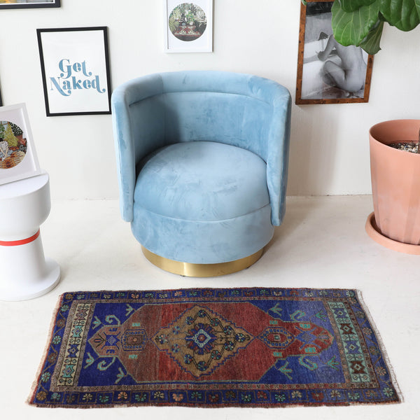 Vintage mini kilim rug in room decor setting, kilim, Turkish rug, vintage rug, portland, rug shop, bright colors, wild shaman, soft rug, bold color, Portland, Oregon, rug store, rug shop, local shop