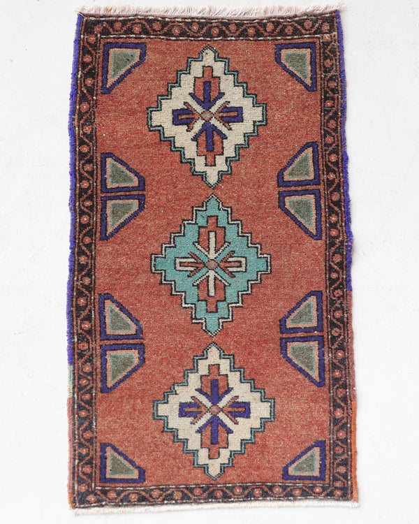 Vintage mini kilim rug in room decor setting, kilim, Turkish rug, vintage rug, portland, rug shop, bright colors, wild shaman, soft rug, bold color, Portland, Oregon, rug store, rug shop, local shop