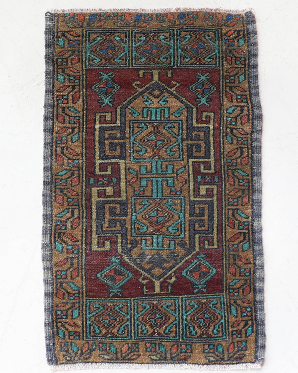 Vintage mini kilim rug in room decor setting, kilim, Turkish rug, vintage rug, portland, rug shop, bright colors, wild shaman, soft rug, bold color, Portland, Oregon, rug store, rug shop, local shop