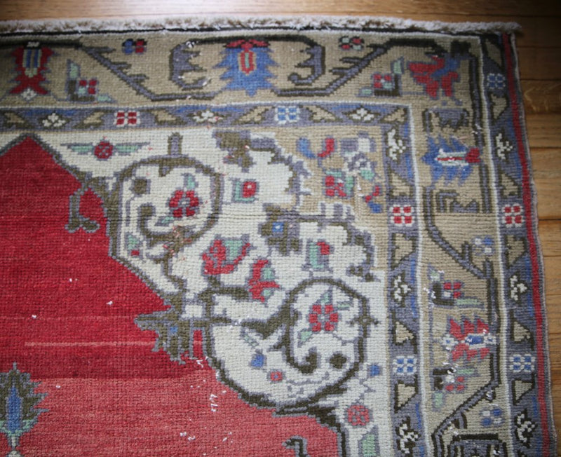 Vintage Faded Anatolian Turkish Rug 5ftx9.1ft