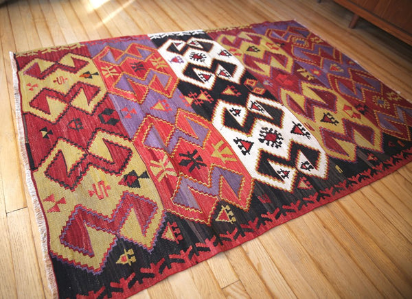 Vintage Afyon Emirdag Kilim 3.11x5.9ft