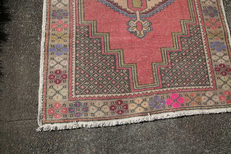 Vintage Faded Anatolian Rug 3.10ftx6.6ft