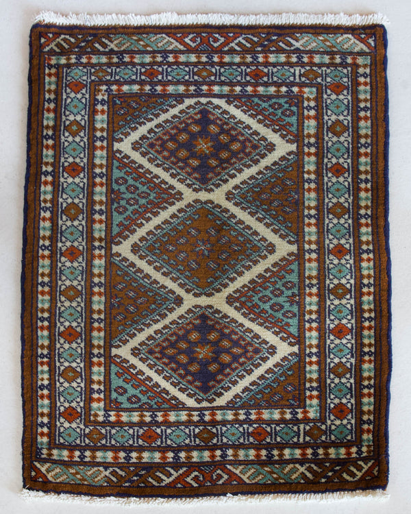 Vintage mini kilim rug in room decor setting, kilim, Turkish rug, vintage rug, portland, rug shop, bright colors, wild shaman, soft rug, bold color, Portland, Oregon, rug store, rug shop, local shop