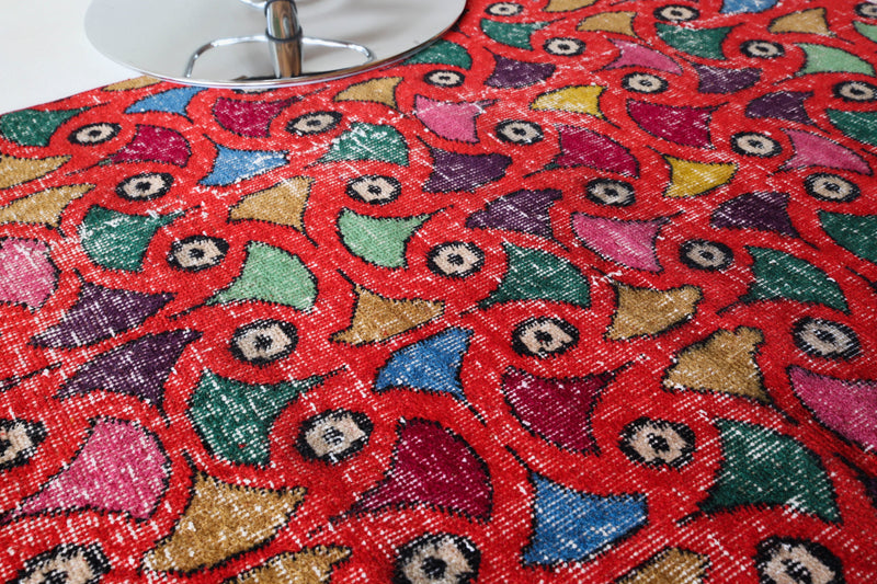 Vintage art deco rug in a living room setting, pile rug, Turkish rug, custom rug, modern rug, art deco rug,  portland, rug shop, bright colors, wild shaman, low pile rug, bold color, Portland, Oregon, rug store, rug shop, local shop, made in Turkey, vintage rug, retro rug